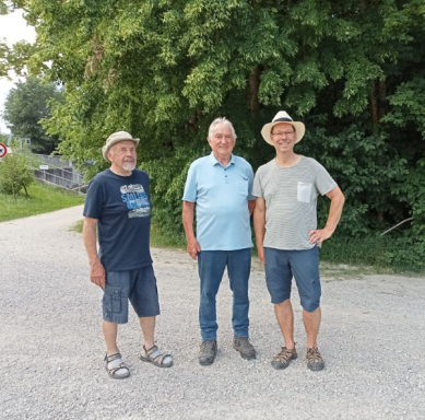 Abschluss der Vogelstimmenwanderung Gartenfreunde Wiedergeltingen mit Vogelexperte